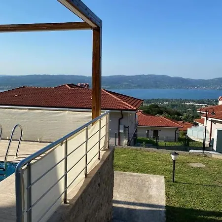 Hotel فلة 3 في 1 مع مسبح وإطلالة على بحيرة سبانجا في مجمع منظرة Kurtkoy (Sakarya)
