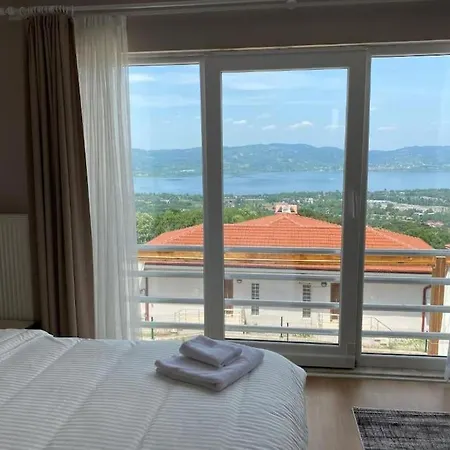فلة 3 في 1 مع مسبح وإطلالة على بحيرة سبانجا في مجمع منظرة Hotel 4*