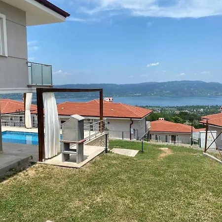 Hotel فلة 3 في 1 مع مسبح وإطلالة على بحيرة سبانجا في مجمع منظرة 4*