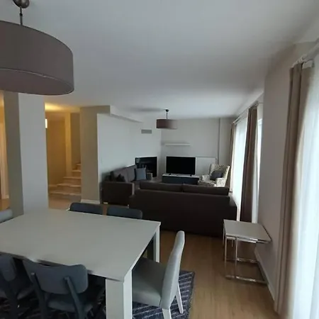 فلة 3 في 1 مع مسبح وإطلالة على بحيرة سبانجا في مجمع منظرة Hotel 4*